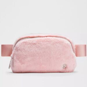 lululemon Everywhere Belt Bag Plush Fleece